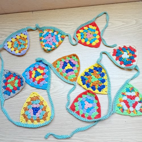 Guirlande 11 fanions, crochet granny