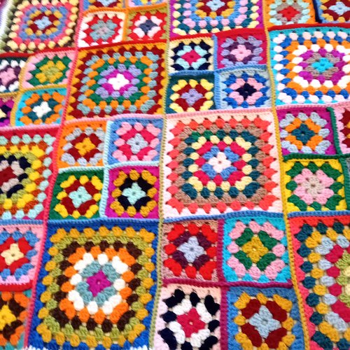 Couverture, plaid  carré granny, 80 x 80 cm