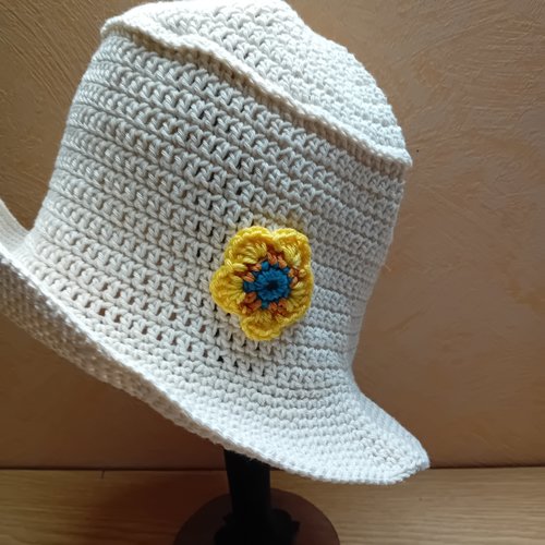 Chapeau de soleil, chapeau-seau en coton écru au crochet,