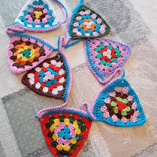 Guirlande 7 fanions, crochet granny