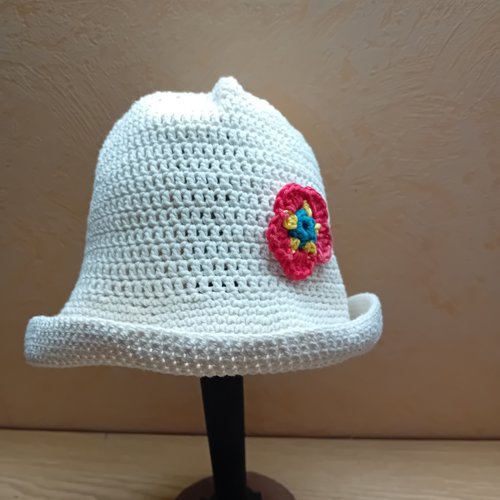 Chapeau de soleil, chapeau-seau en coton écru au crochet,