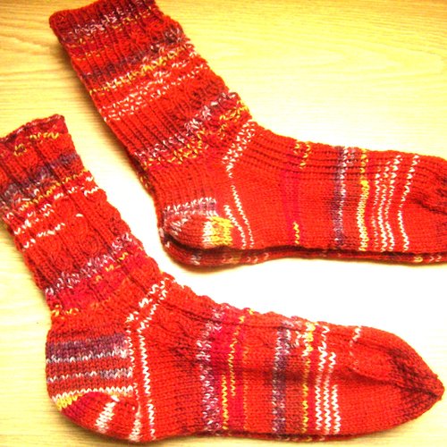 Chaussettes en laine faites à la main rouge,