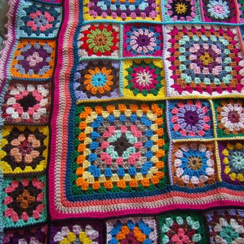 Couverture patchwork neuve, plaid granny, carrés crochet, env. 120 cm