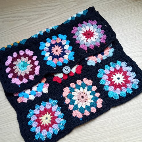 Pochette pour ordinateur portable, fait main, carré granny