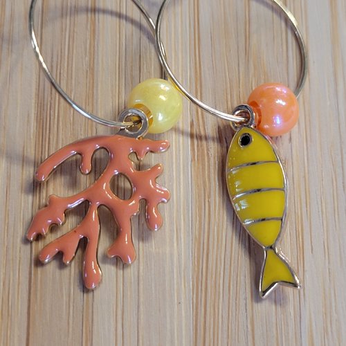Creoles, breloques deparaillees, corail, poisson