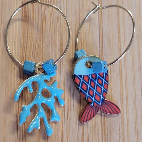 Boucles d'oreilles asymétriques mode été, thème mer
