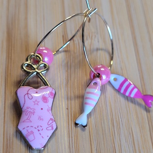 Boucles d'oreilles, deparaillees sortie de plage