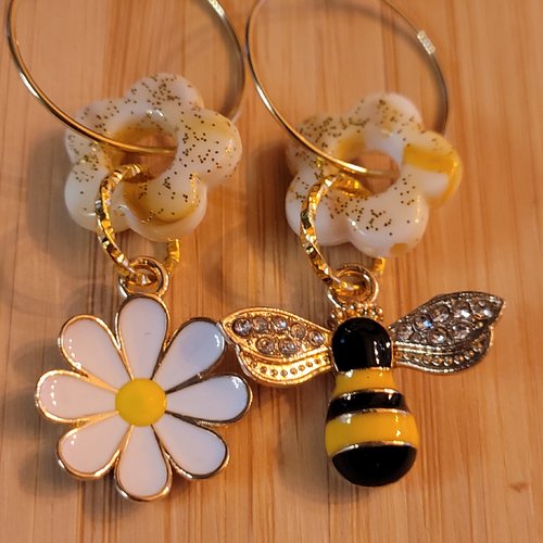 Boucles d'oreilles tendance, abeille et marguerite