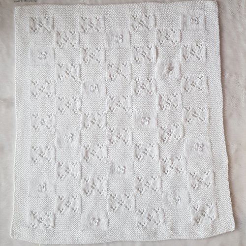 Couverture bébé laine blanche tricot main 80x65 marietricotine