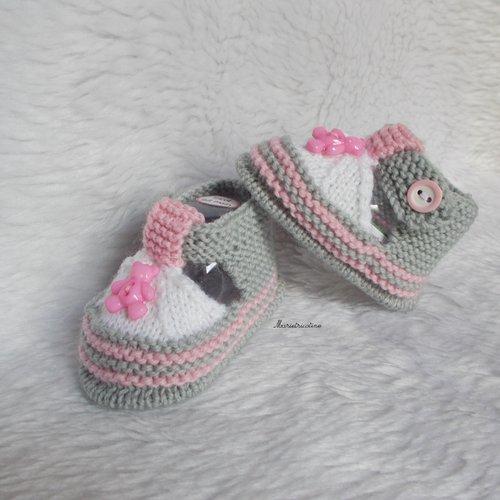 Chaussons bébé nounours 0/3 mois gris blanc rose pétale tricotés main en laine mérinos