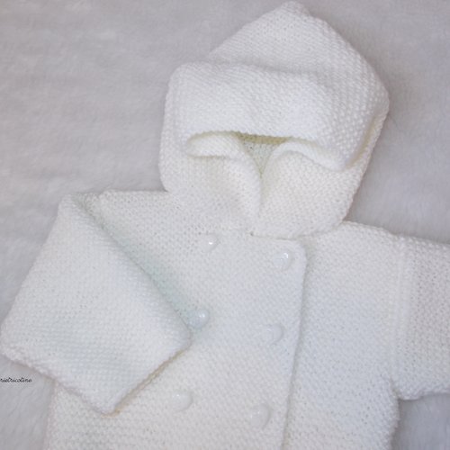 Manteau bébé à capuche blanc 3 mois boutons coeur/ fleurs tricoté main