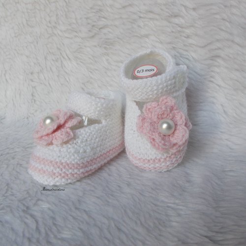 Chaussons bébé 0/3 mois blanc rose tricotés main en laine mérinos