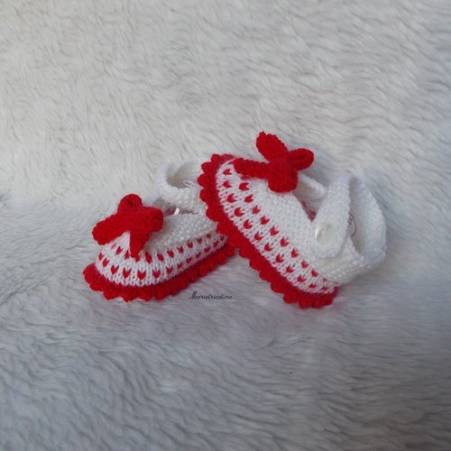Chaussons bébé 0/3 mois blanc rouge tricotés main en laine mérinos
