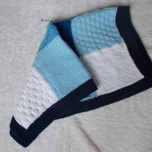 Couverture bébé bleu blanc en laine tricot main