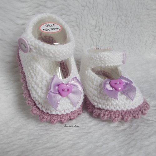 Chaussons bébé 0/3 mois blanc et mauve tricotés main en laine fonty bb mérinos