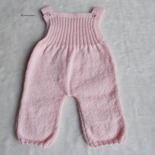 Salopette longue rose 3 mois tricoté main en laine bergere de france