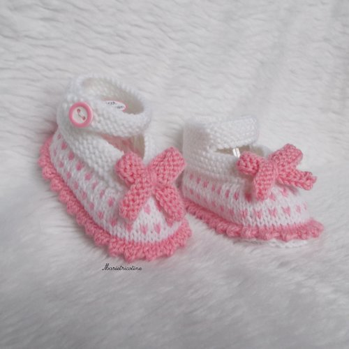 Chaussons bébé 0/3 mois blanc rose hortensia tricot main laine fonty bb mérinos