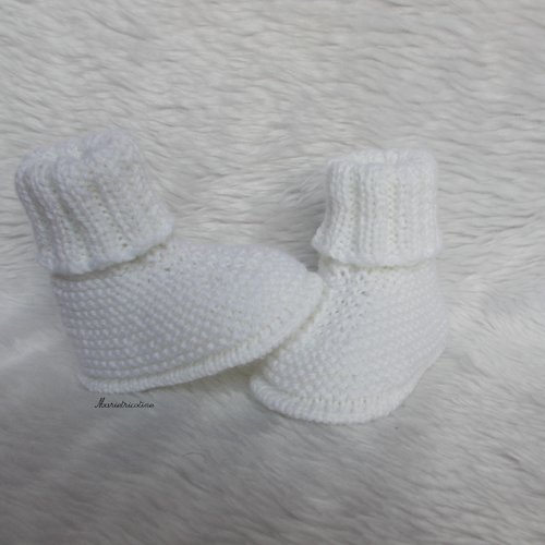 Chaussons bébé forme chaussettes 0/3 mois blanc tricot main en laine fonty bb mérinos