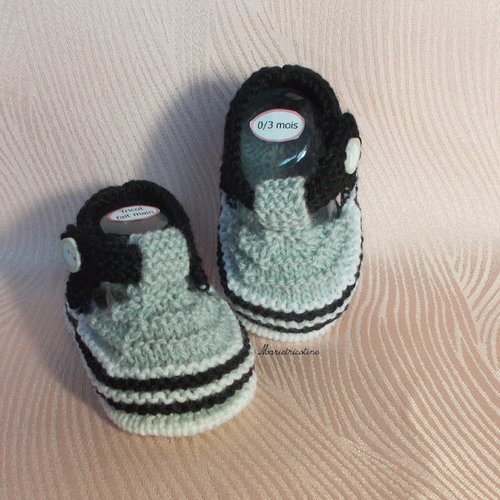 Chaussons bébé 0/3 mois noir gris blanc tricotés main en laine mérinos