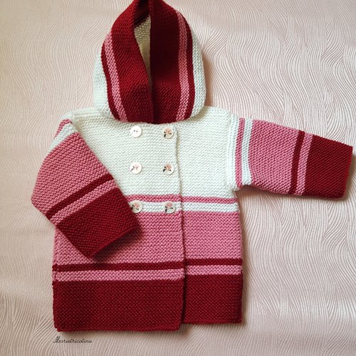 Manteau bébé croisé à capuche bordeaux rose et blanc 6 mois tricoté main laine fonty