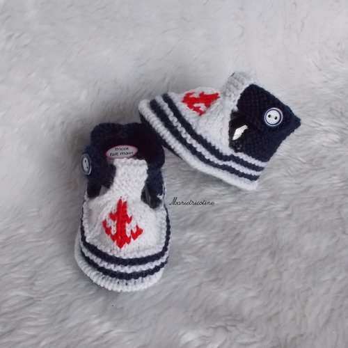 Chaussons bébé 0/3 mois blanc bleu marine style marin tricot main en laine fonty bb mérinos