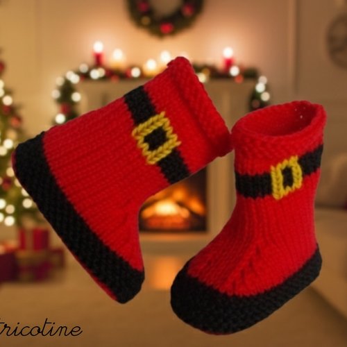 Chaussons bébé style bottes de noel 0/3 mois noir et rouge tricotés main en laine mérinos