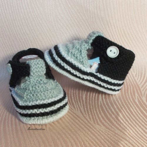 Chaussons bébé 0/3 mois noir gris blanc tricotés main en laine mérinos