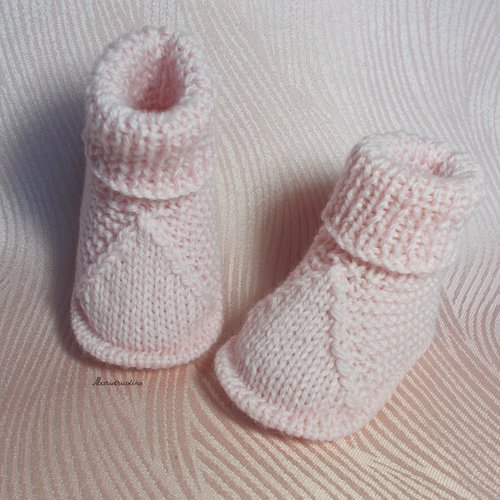 Chaussons chaussettes bebe 0/3 mois rose petale tricot main laine bb mérinos fonty