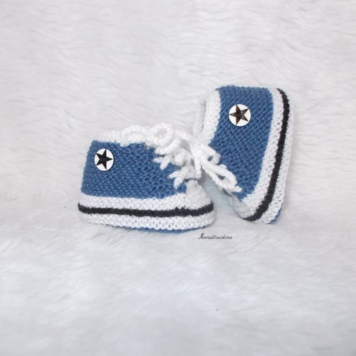 Chaussons bébé en laine mérinos 0/3 mois baskets tricot main jean noir blanc