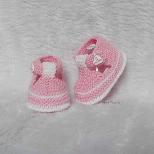 Chaussons bébé 0/3 mois rose petale et blanc style marin tricot main en laine fonty bb mérinos