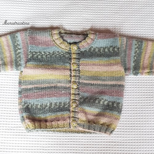 Gilet bébé 3 mois tricoté main en laine katia