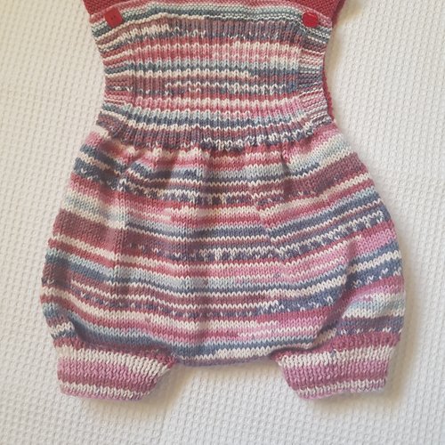 Salopette courte 6 mois tricoté main en laine katia