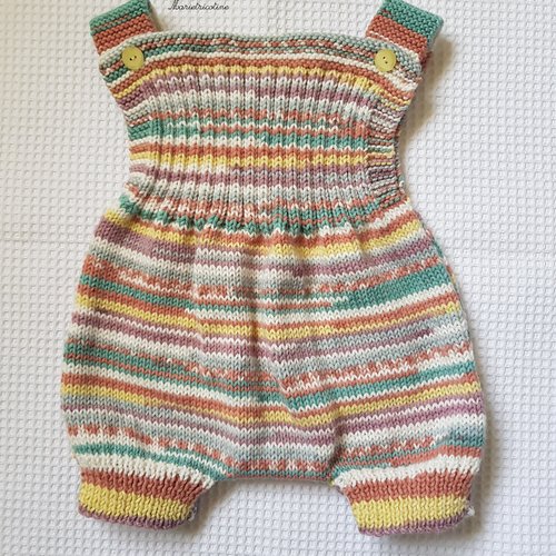 Salopette courte 3 mois tricoté main en laine katia