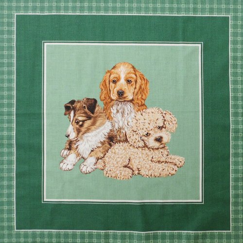 Coupon tissu patchwork panneau   3 chiots  fond vert, pour coussin, sac, patchwork , couture, quilting,  décoration