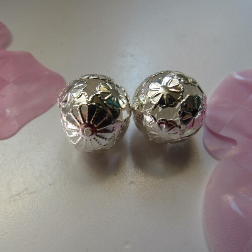 Lot de 4 perles métal rondes argentées filigranées 20 mm