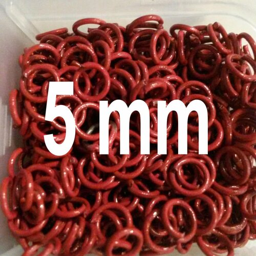 30 anneaux 5 mm de couleur rouge ils sont ouverts