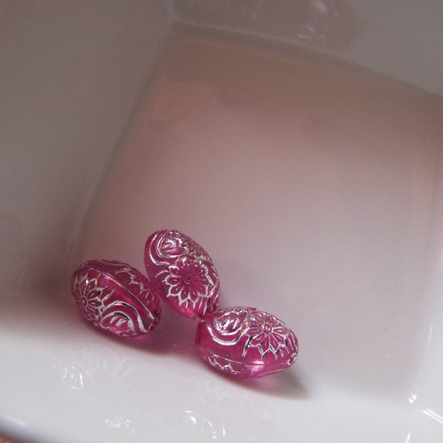 3 perles ovales acrylique 15 mm avec motifs argent