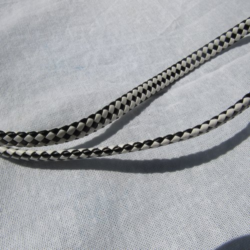 Cordon simili cuir tressé noir et blanc en 50 cm x 10 mm