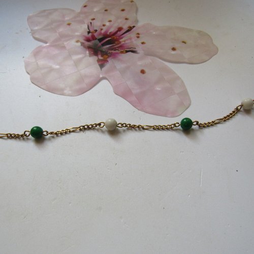 1 mètre de chaîne dorée avec perles vertes et blanches 3 x 2mm 