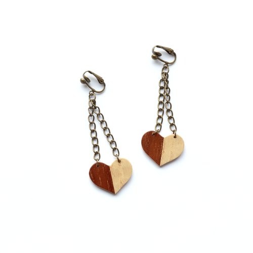 Clips d'oreilles en bois - coeur bicolore en bout de chaine bronze...