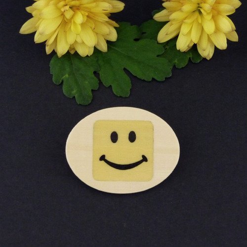 Broche smile jaune en marqueterie bois
