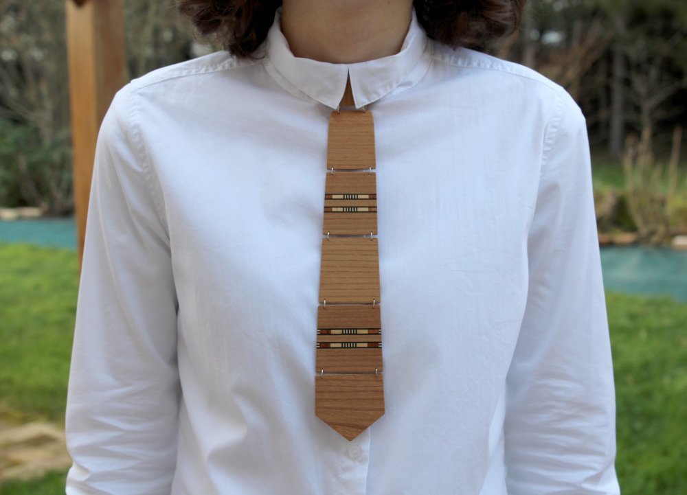 Pour femme : cravate femme en bois marron et filet de marqueterie - Un  grand marché