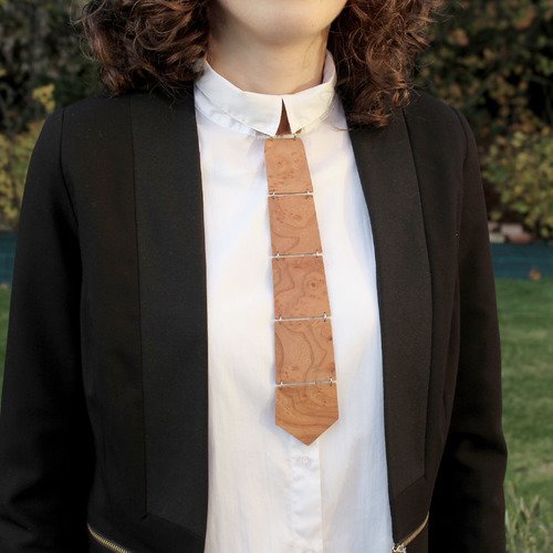Pour femme : cravate femme en bois marron