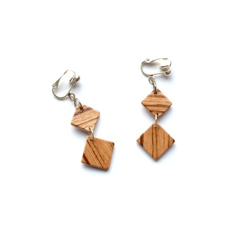Clips d'oreille carrés en bois rayés
