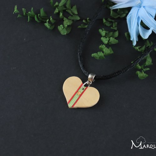 Cadeau de st valentin : petit collier coeur coloré en bois
