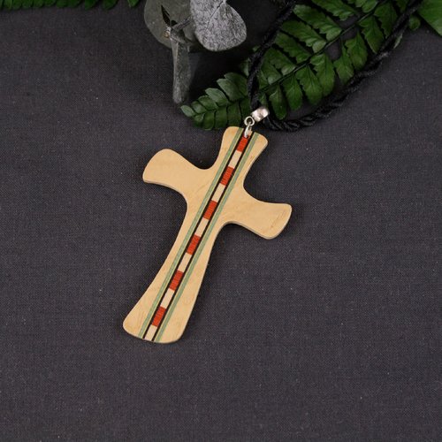 Collier croix d'aube marqueterie bois et filet coloré