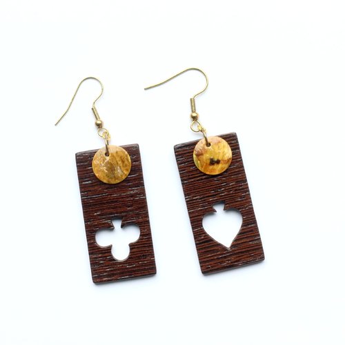Boucles d'oreille rectangle et asymétriques en bois foncé - as de pique et as de trefle