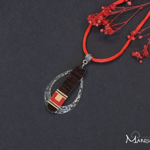Cadeau pour femme naturelle : collier bâtonnet noir et rouge et estampe goutte laser cut