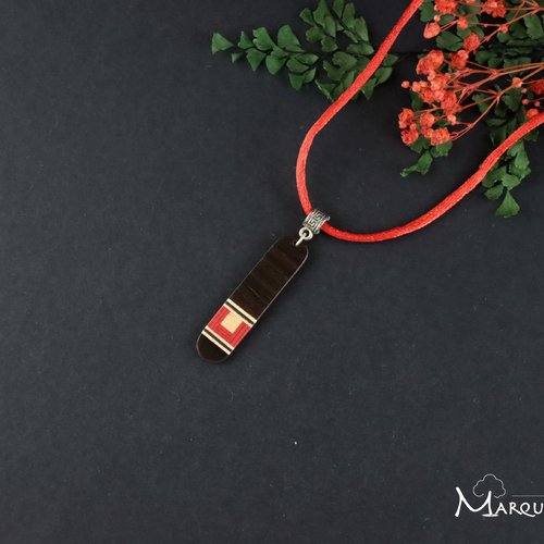 Cadeau pour femme naturelle : collier bâtonnet noir et rouge