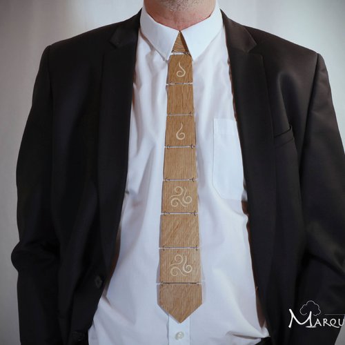 Cravate souple en marqueterie bois - triskel stylisé - cadeau celtique pour breton